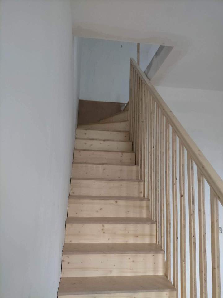 Fiez-vous à notre savoir-faire pour créer votre escalier en bois sur mesure.